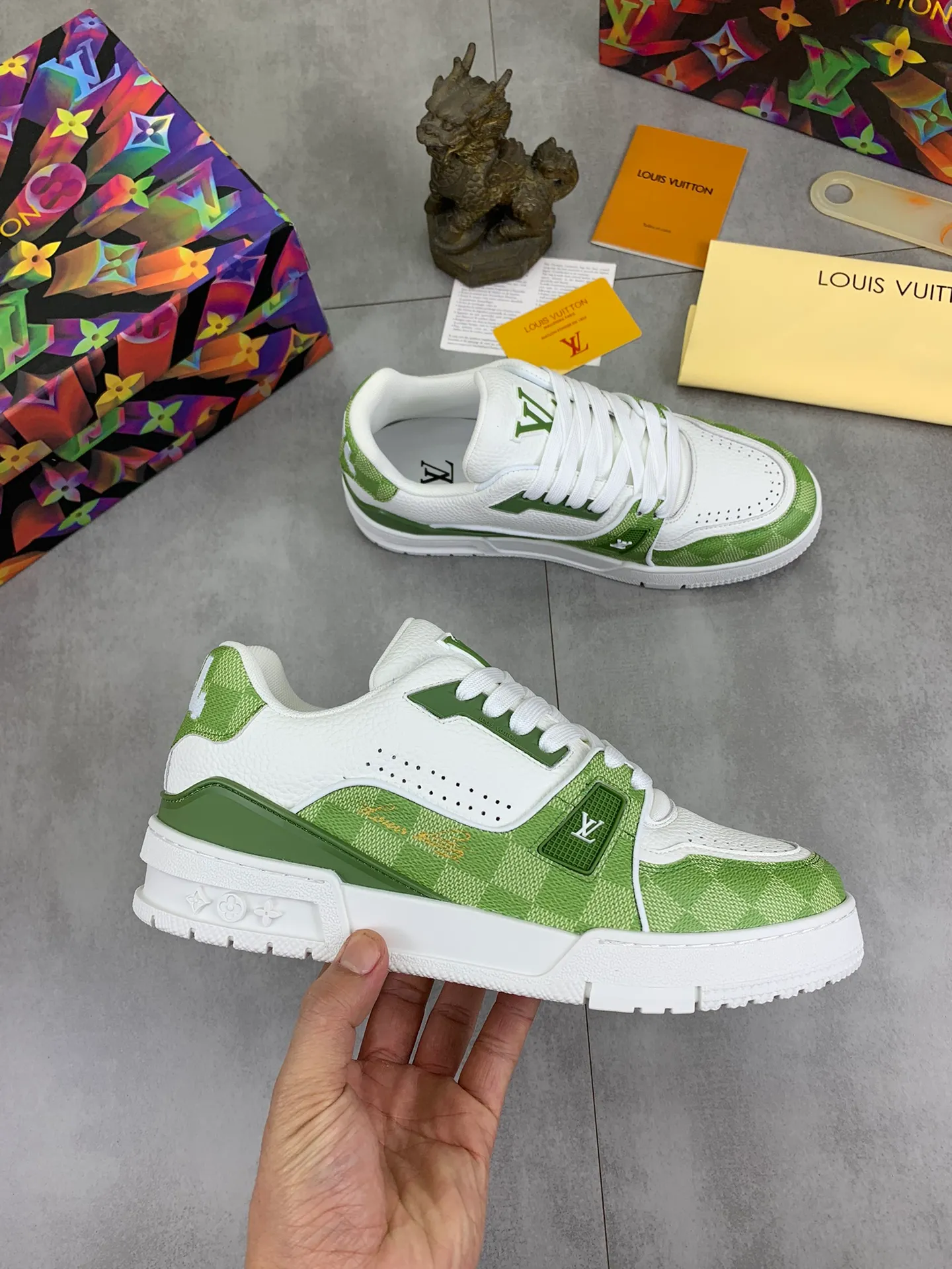 Men's shoes 💰P580 New style 💰💎💎Latest color High version 2025Louis*Vuitto* LV Traine Catwalk TRAINER outsole and fabric private model A shoe that definitely costs a lot of money and effort. This series was designed after the arrival of Vifgil. It is favored by many fans every season. Original TPU outsole Original packaging Men's size: 38-45 (46 can be customized) Color: 2️⃣ colors available (available from stock, super fast delivery)